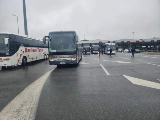 Çka po ndodhë me autobusët e ndaluar në kufirin serb? – Gazeta Enigma sjell detaje të reja