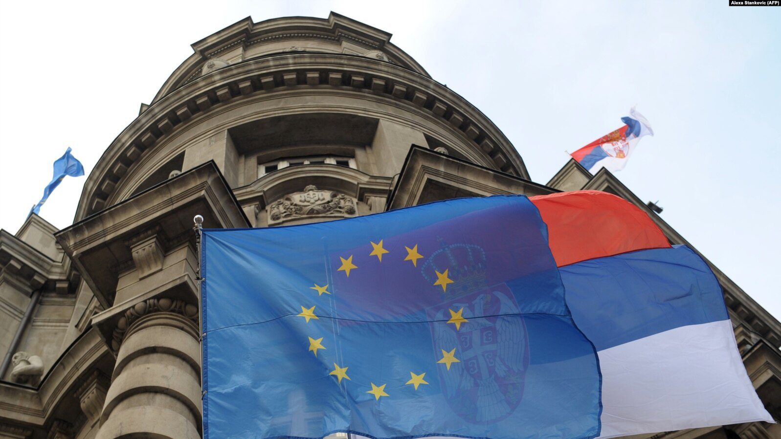 BE-ja zyrtarisht kushtëzon integrimin e Serbisë me normalizim të raporteve me Kosovën