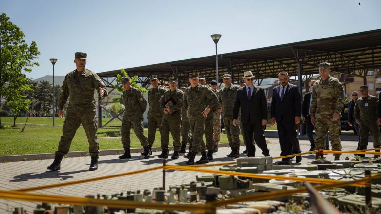 Policia e Ukrainës diplomon në Kosovë për heqjen e minave