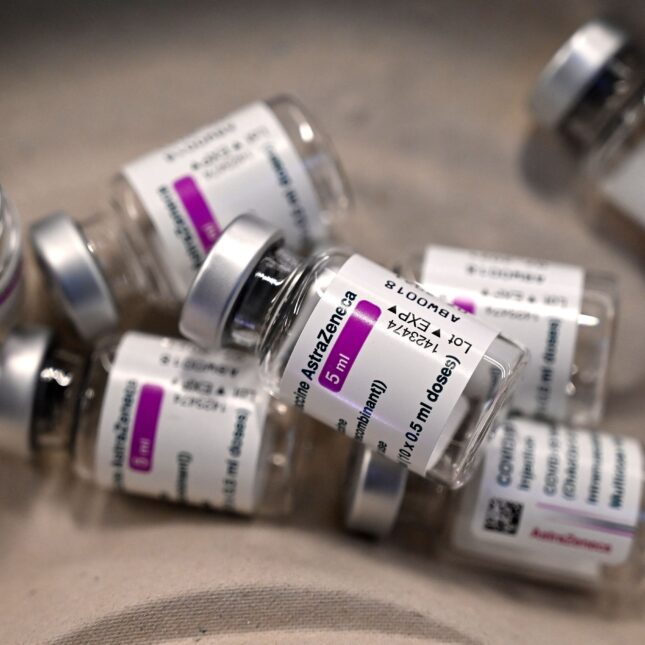 AstraZeneca e pranon për herë të parë në gjyq, se vaksina e saj COVID shkakton mpiksjen fatale të gjakut në vena
