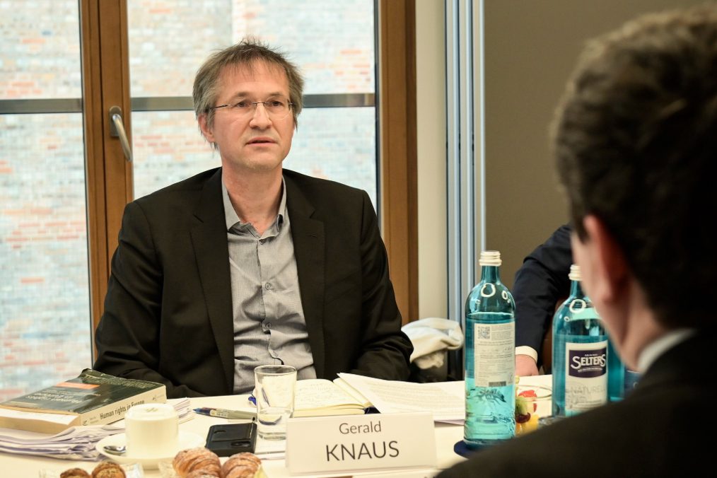Knaus: Vuçiqi po bën fushatë të suksesshme kundër Kosovës në KiE