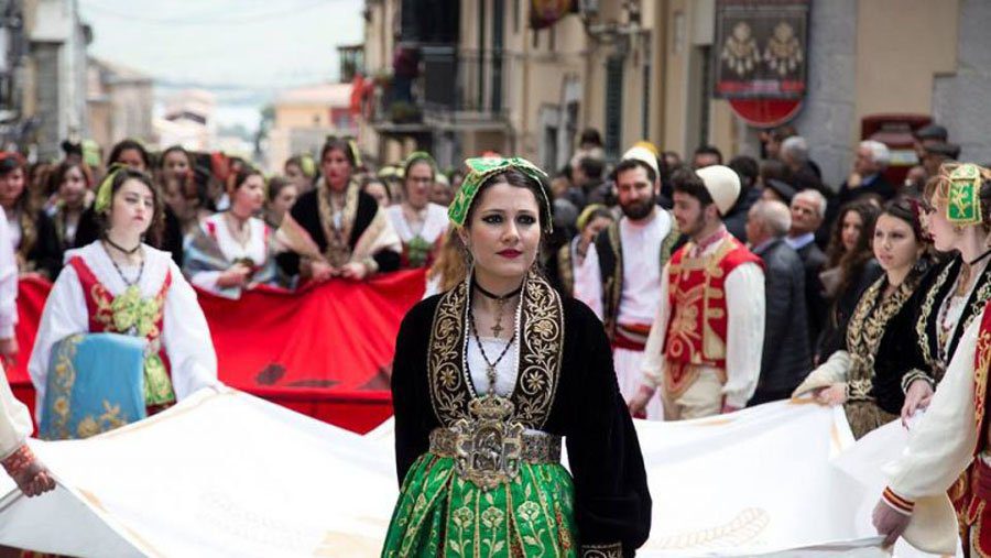 Historike: Bashkia me shumicë arbëreshe në Itali lëshon certifikatën e parë të lindjes në gjuhën shqipe