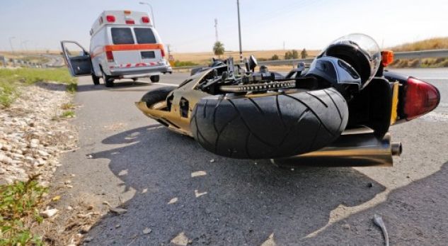Aksident me motoçikletë, vdes një person nga Vitia