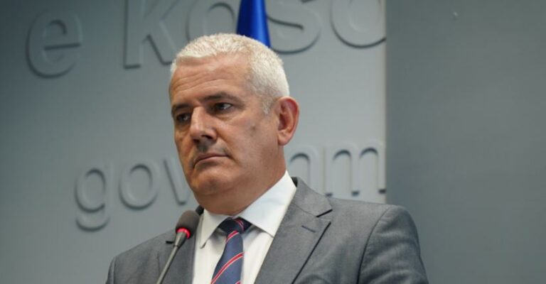 Sveçla përgëzon Policinë e Kosovës për kapjen e 20 pakove me drog