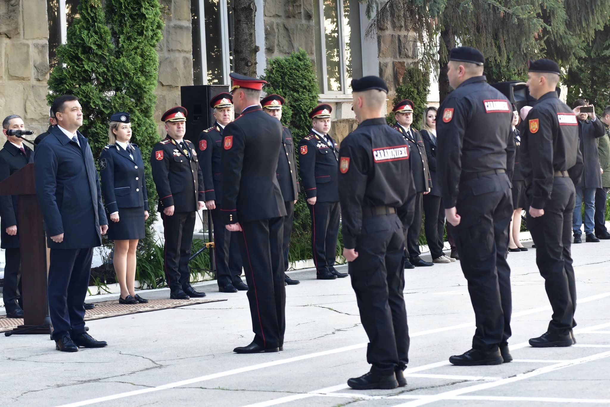 Tre karabinierë moldavë i bashkohen KFOR-it