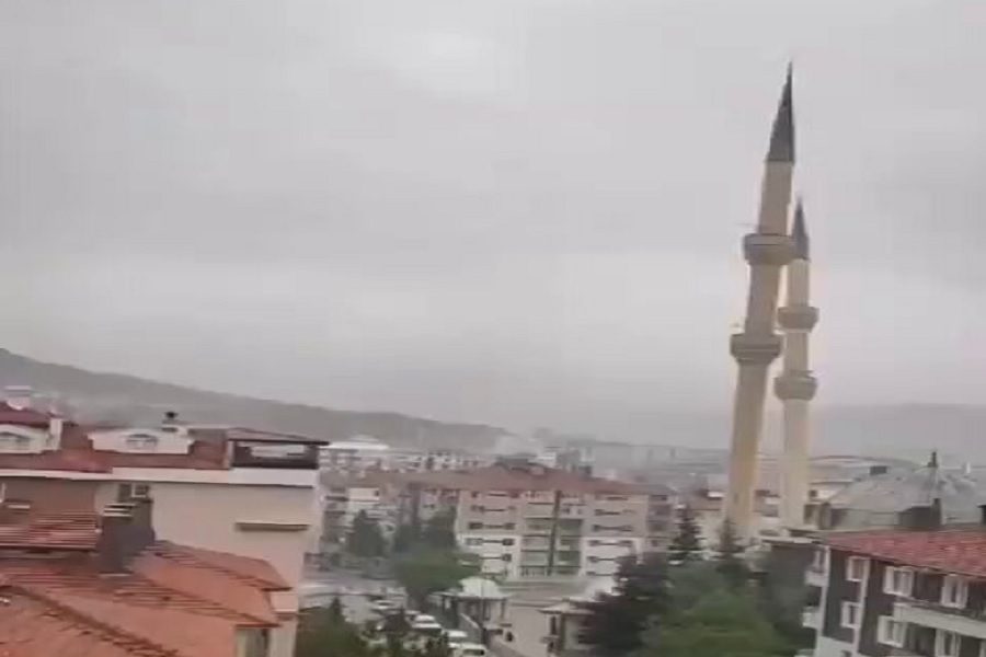 Era shemb minaren e xhamisë në Turqi