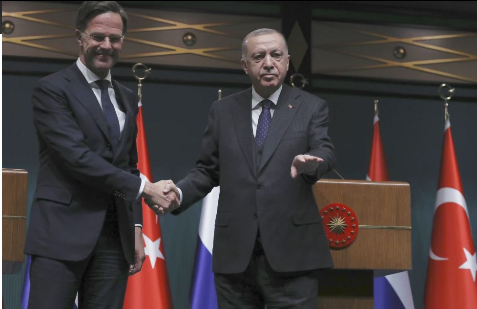 Turqia mbështet kandidaturën e kryeministrit holandez për shef të NATO-s