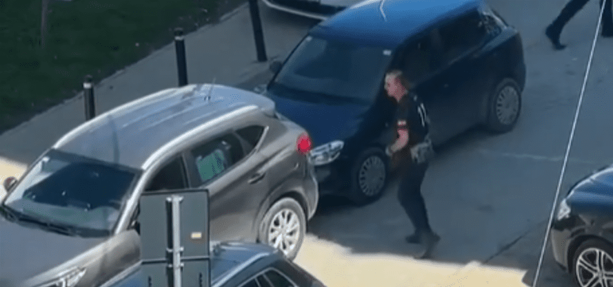 Pamje të frikshme: Një burrë torturon dy gra në një parking në qendër të Prishtinës