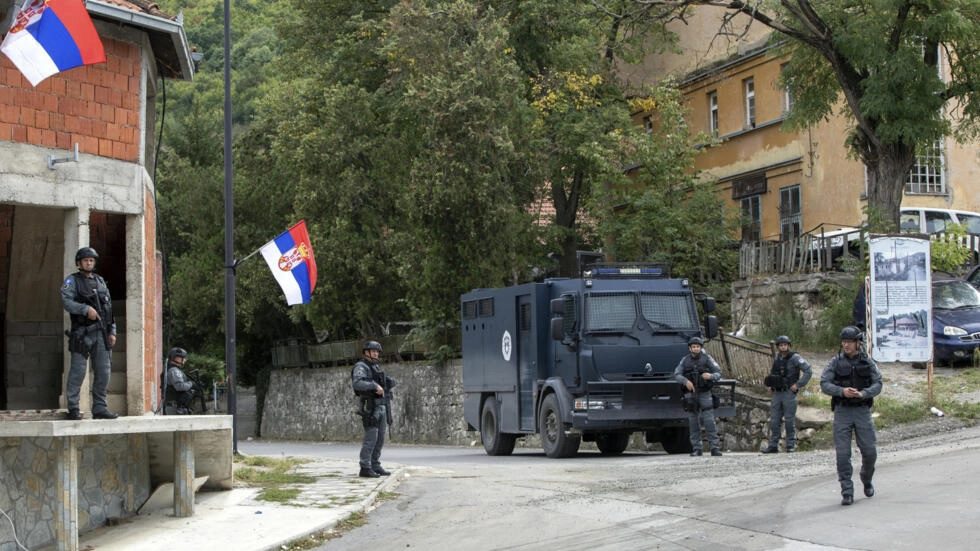 Publikohen anketat e IRI: 83% e kosovarëve e shohin Serbinë si kërcënimin kryesor