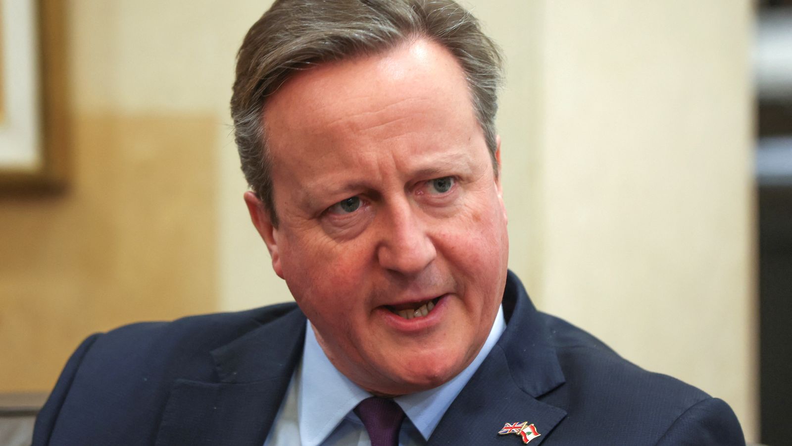 Sekretari i Jashtëm britanik dënon sulmin iranian në Izrael