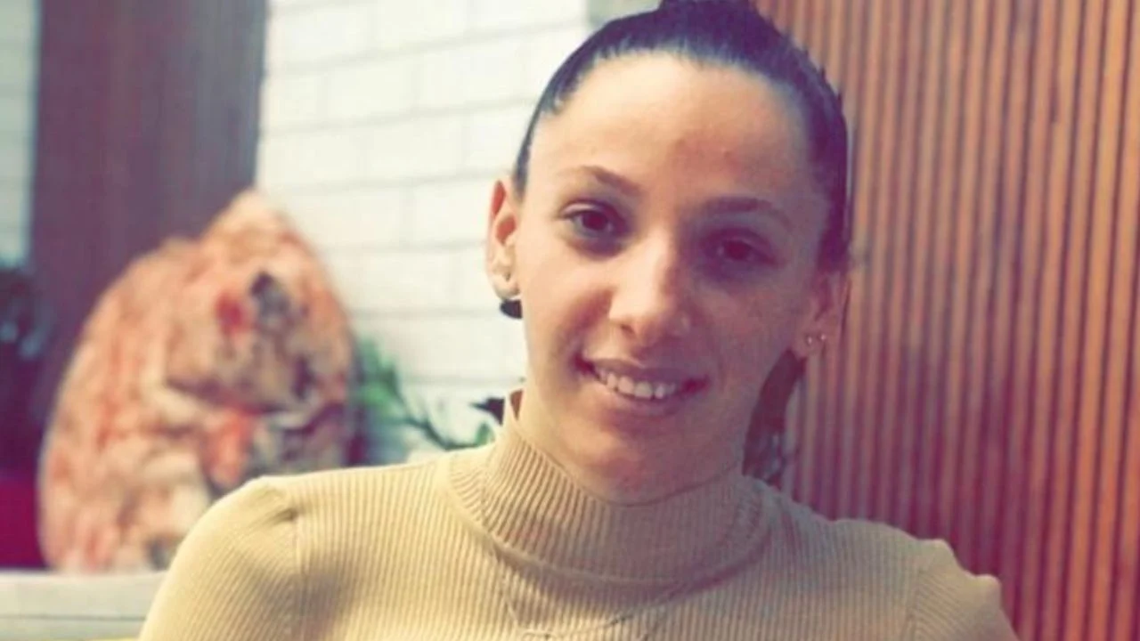 Vrau veten me armën e shërbimit, policja 21-vjeçare Aldorjana Loshi jetonte vetëm në banesë