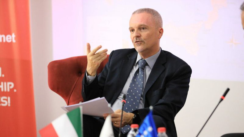Ambasadori italian: Në Kushtetuese të dërgohet drafti i propozuar nga BE-ja