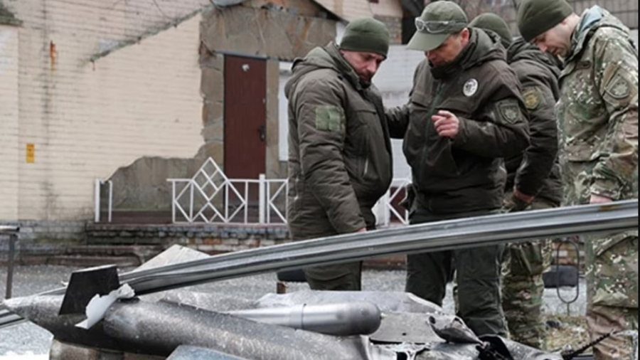 Ukraina dhe Rusia raportojnë qindra ushtarë të vrarë në 24 orët e fundit
