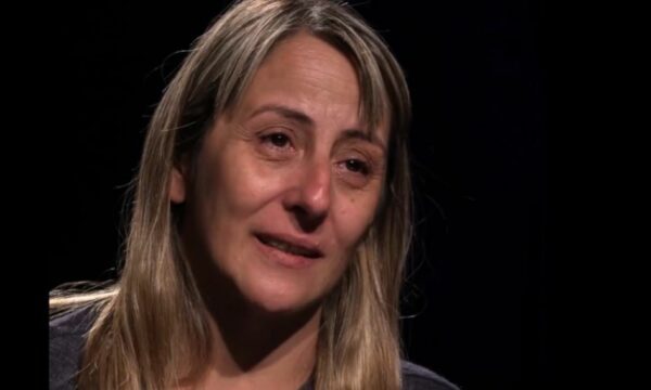 “S’ja dëshiroj as armikut” – Rrëfimi i nënës së argjentinases që dyshohet se u vra në Kosovë 