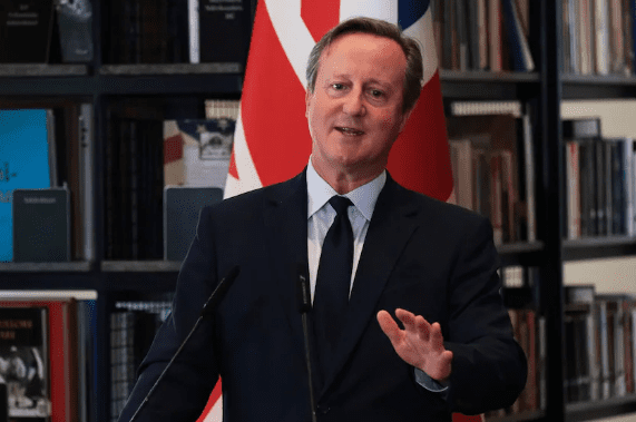 Telegraph thotë se Cameron ndërpreu vizitën në Tiranë për zgjedhje të parakohshme