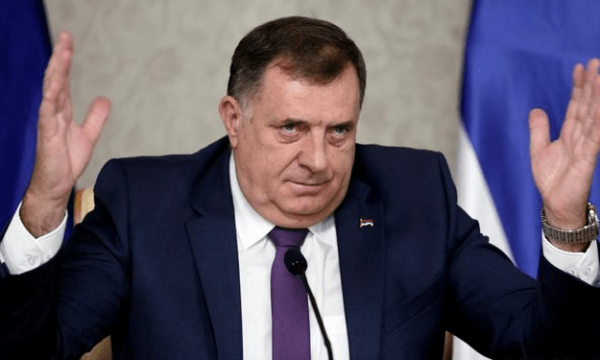Rezoluta që njeh gjenocidin në Srebrenicë, Dodik thotë se serbët do të shkëputen nga Bosnja