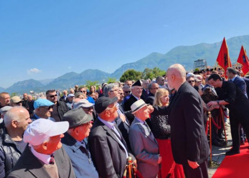 Dita e Dëshmorëve të Kombit në Shqipëri, Rama bën homazhe te “Varrezat e Dëshmorëve”
