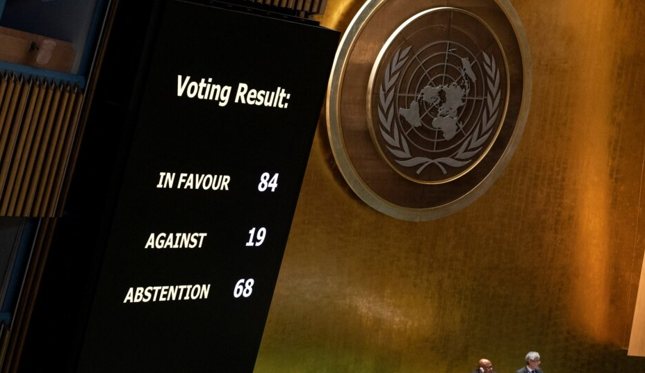 Miratimi i rezolutës për Srebrenicën, këto janë vendet që votuan pro dhe kundër
