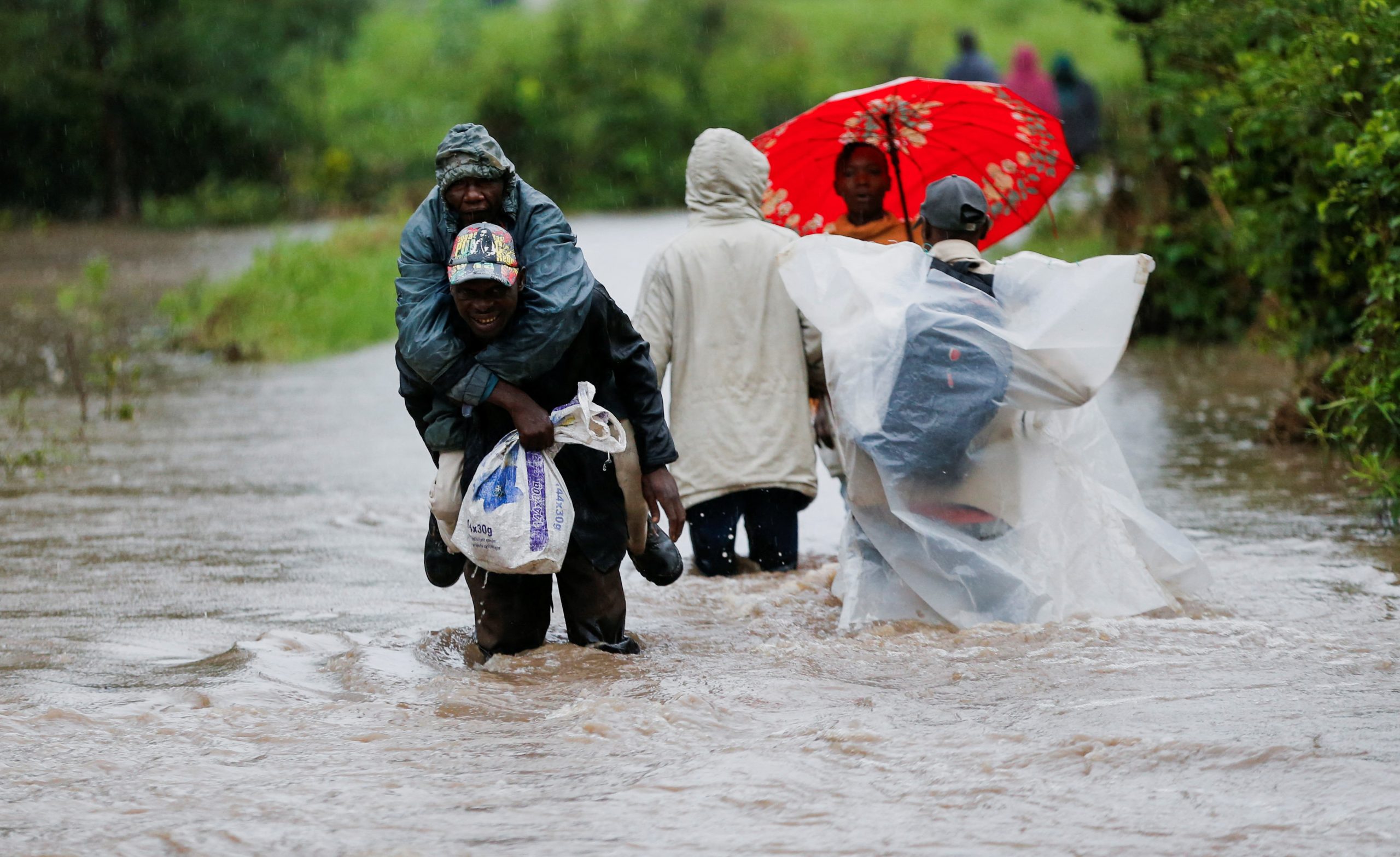 Numri i të vdekurve nga përmbytjet në Kenia arrin në 181