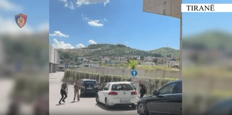 Trafik armësh nga Kosova, kapen 10 pistoleta, do shiteshin për tre mijë euro në Tiranë