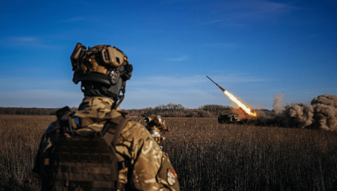 SHBA i jep leje Ukrainës që të sulmojë caqe në Rusi me armët e tyre