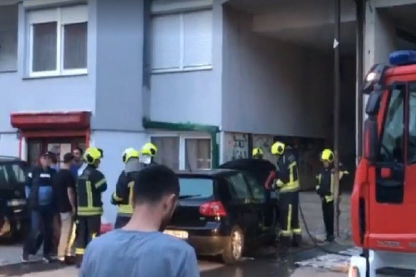 ​Digjet një veturë në Prishtinë, zjarrfikësit dhe Policia dalin në vendin e ngjarjes