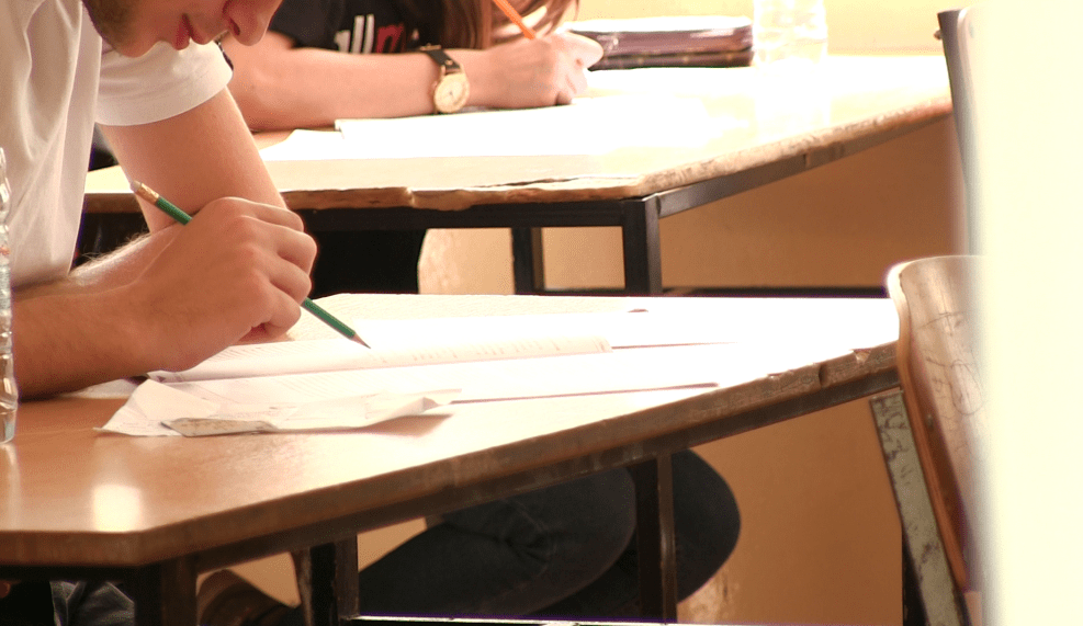 Nxënësit maturantë mund të paraqesin Provimin e Maturës online