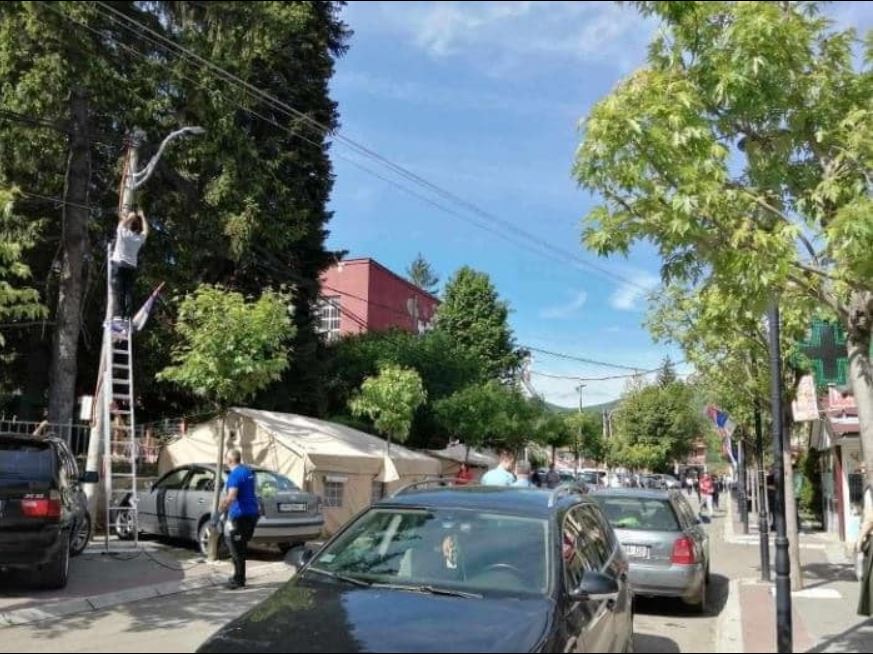 Kamerat e Policisë së Kosovës vendosen në rrugët kryesore të Zveçanit