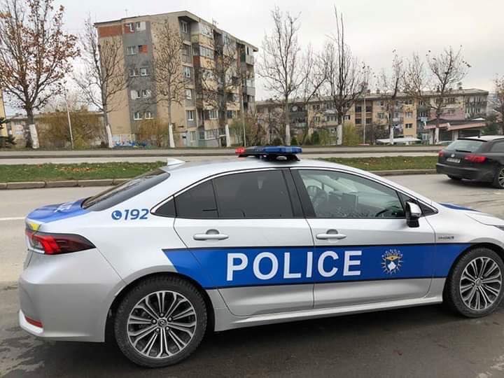 Prishtinë: Një burrë dogji tri vetura, arrestohet