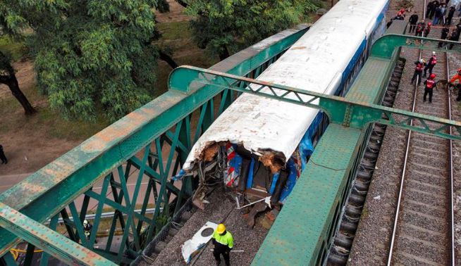 90 të plagosur nga përplasja e trenit në Argjentinë