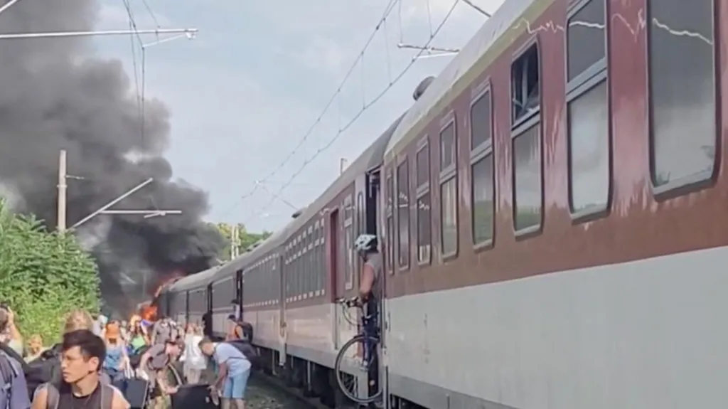 Pesë të vdekur pas përplasjes së trenit dhe autobusit në Sllovaki