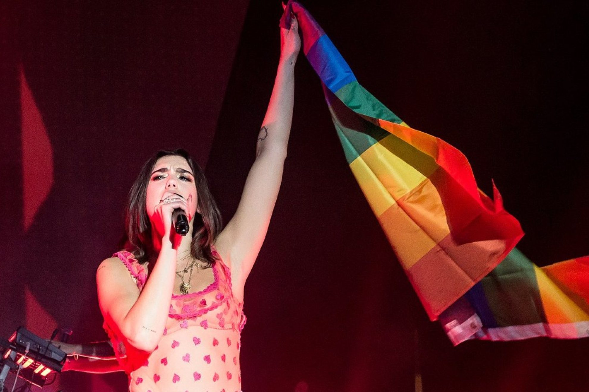 Nis “Java e Krenarisë” në Kosovë, Dua Lipa uron komunitetin LGBT+