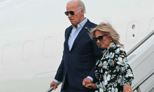 Presion për dorëheqje, Biden takohet me familjen e tij