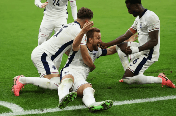 Anglia në çerekfinale, mposht Sllovakinë në vazhdime