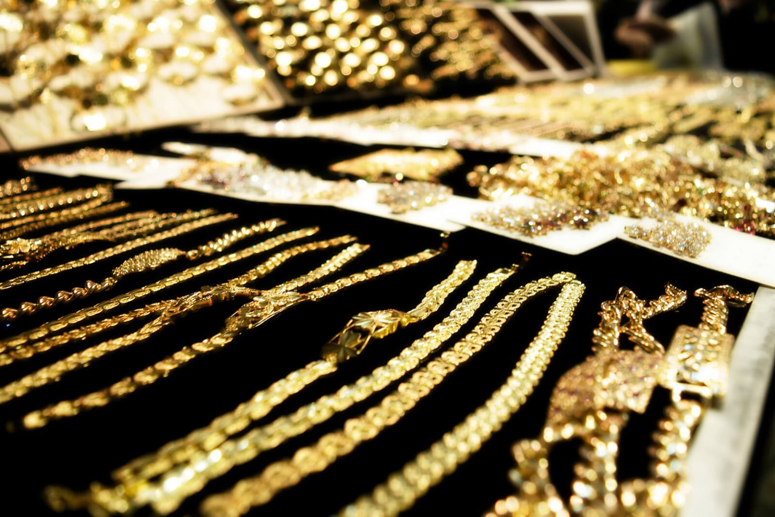 Policia me aksion në Gjilan, konfiskon mbi 33 kilogramë ari dhe arreston gjashtë persona