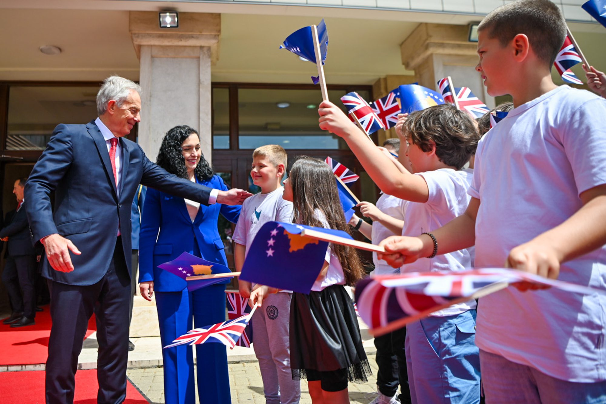 Vizita e Tony Blair në Kosovë, presidentja Osmani publikon pamje nga takimi me të