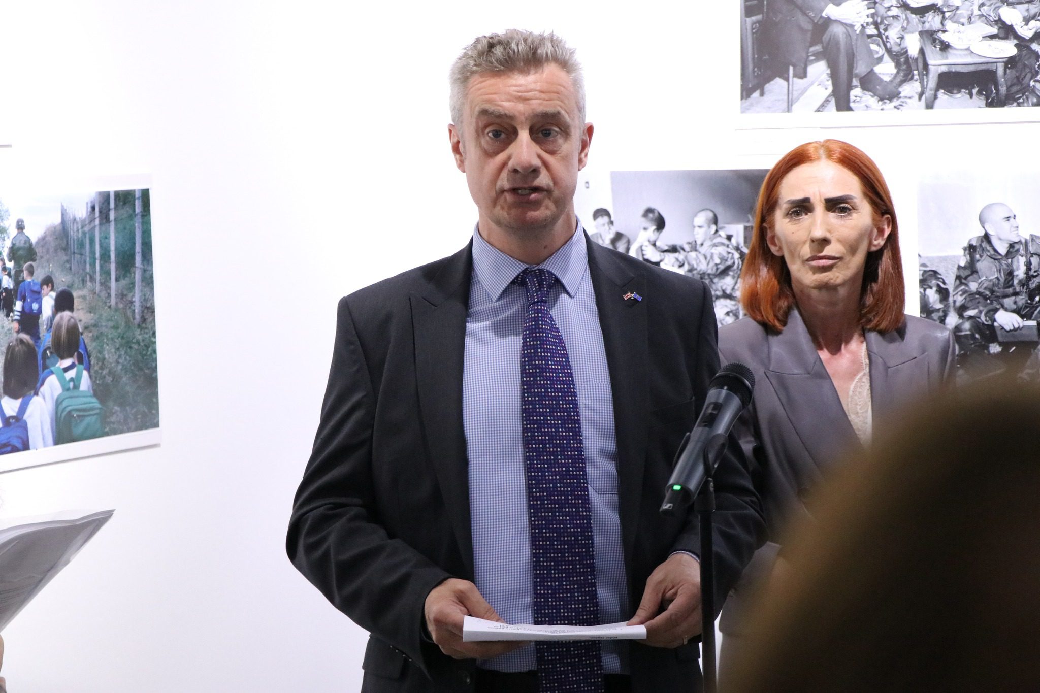 Ambasadori britanik fton qytetarët e Kosovës që ta vizitojnë ekspozitën “KFOR and Kosovo + 25”