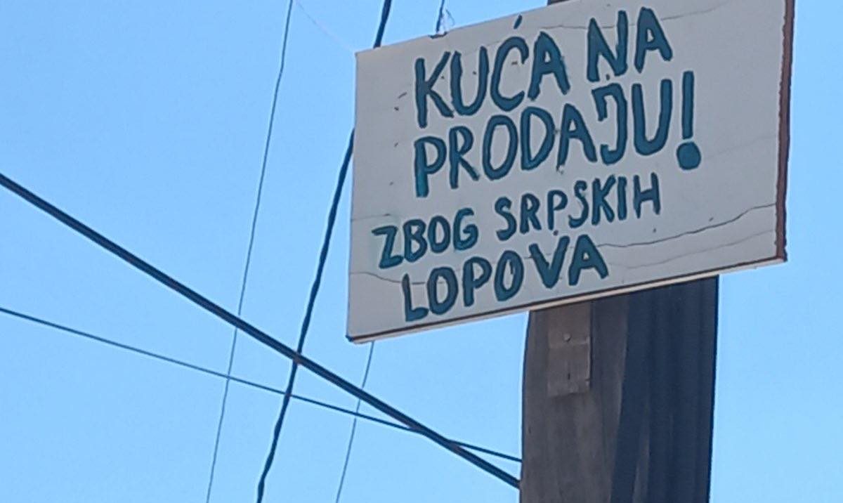 Serbi në fshatin Kllokot shet shtëpinë, shkak “hajnat serb”