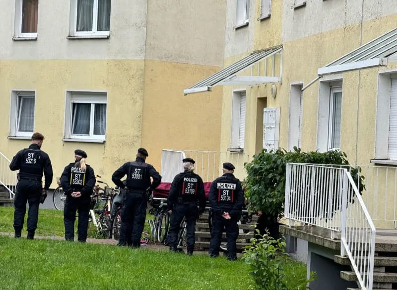 Një burrë therr me thikë tre persona në Gjermani, policia e vret