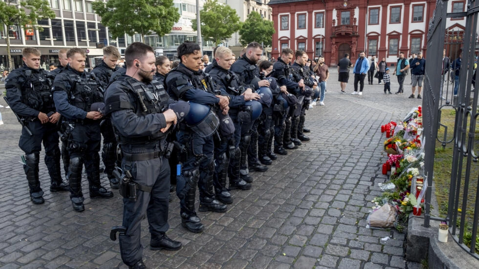 Vdes polici që u sulmua me thikë në Gjermani