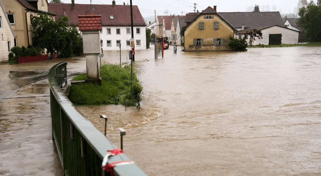 Gjermania jugore përfshihet nga vërshimet dhe stuhitë