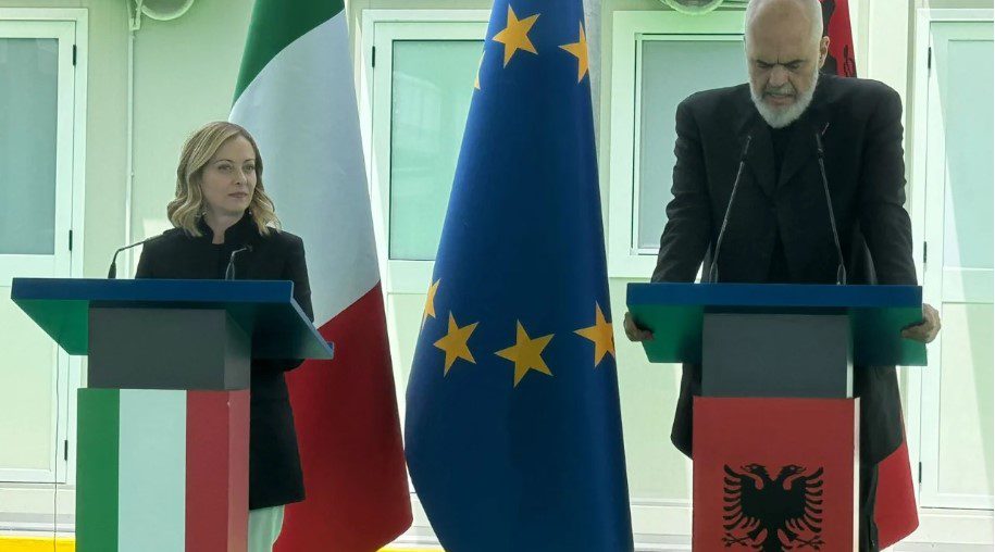 Meloni falenderon qeverinë shqiptare për kampin në Shëngjin: BE të marrë shembull