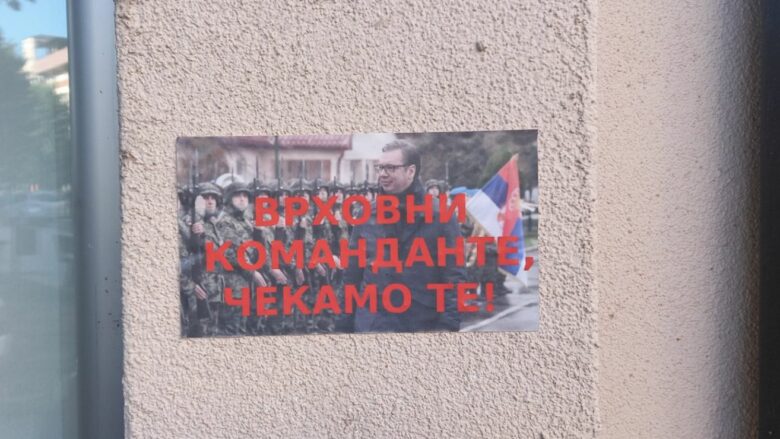 Në veri shfaqen posterë të Vuçiqit – “Komandant Suprem, ju presim”