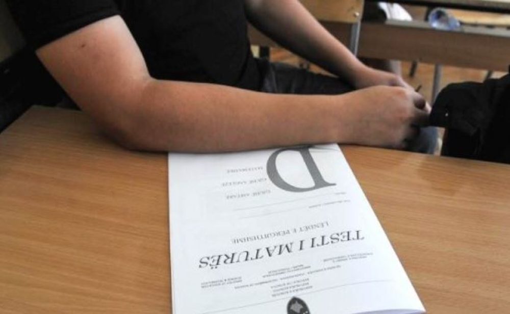 Për shkak të problemeve me e-Kosova, 500 nxënës mbetën pa iu nënshtruar testit të maturës