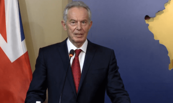 Blair kujton çlirimin e Kosovës: Ne i ndihmuam kosovarët duke ndaluar bombardimet, dhe asnjëherë nuk jam penduar për atë vendim