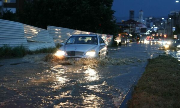 Vërshimet në Prishtinë, fillojnë kërkesat e qytetarëve për konstatimin e dëmeve