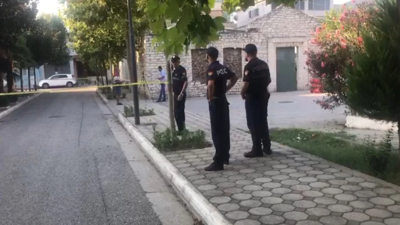 Vriten tre persona në Shqipëri, autorët ikin nga vendi i ngjarjes