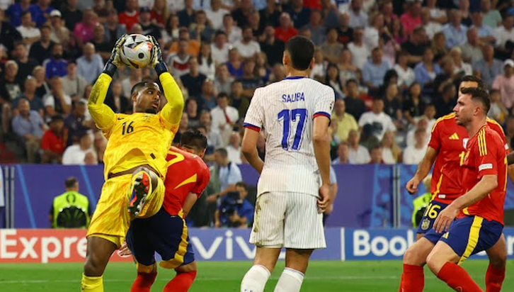 Spanjë – Francë: Përfundon pjesa e parë, shënohen tre gola