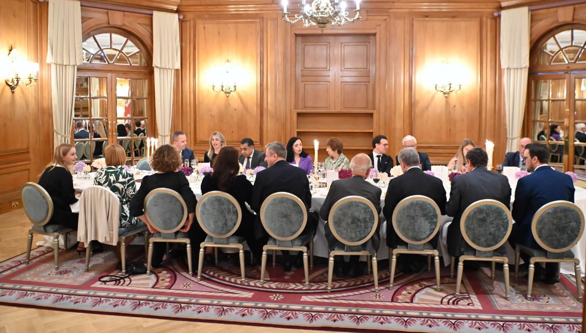 Osmani darkon me miqtë e Kosovës në Londër