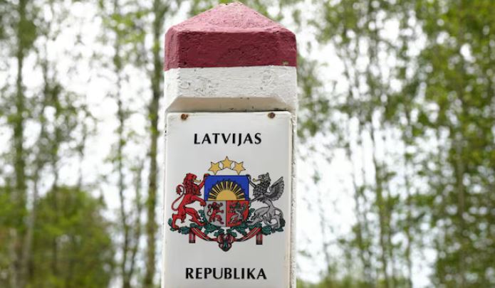 Letonia ndalon hyrjen e makinave të regjistruara në Bjellorusi